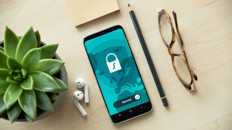 How Do You Mirror to a Smart TV When Using a VPN?