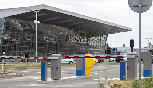 Sistema de controle de acesso ao estacionamento Sistema de controle de acesso ao estacionamento