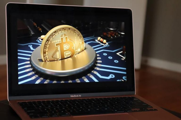 Bitcoin on Social Media