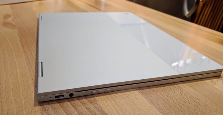 Google PixelBook 12in left side port and headphone jack