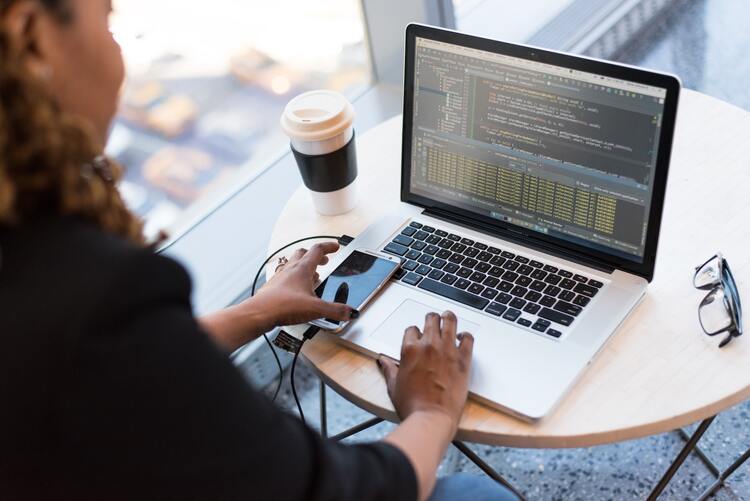 Difference between Angular and Vue js