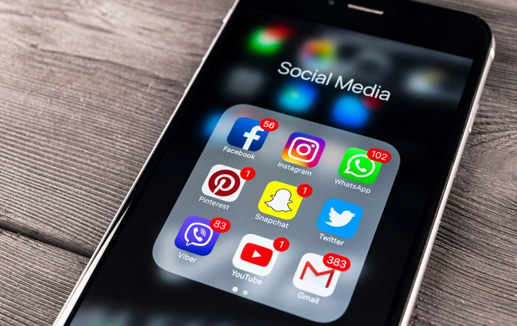 Dual Core i7 vs Quad Core i7 Macbook Pro social media apps
