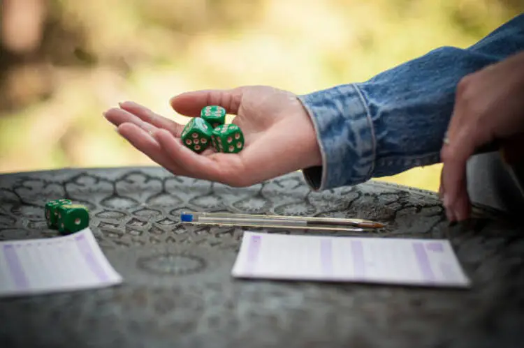 Dominate The Yahtzee Card Game