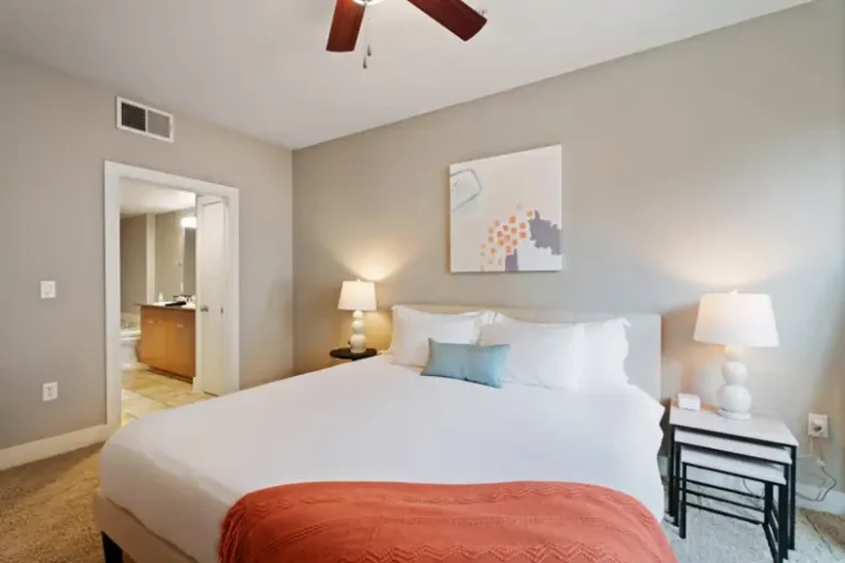 Navigating Short-Term Living in Dallas